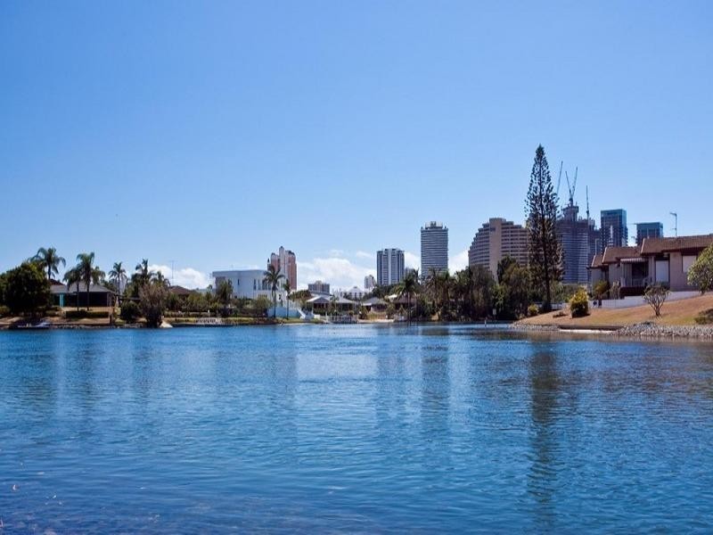 3 ‘Twin Gables’, 47 Hooker Boulevard, Broadbeach Waters QLD 4218