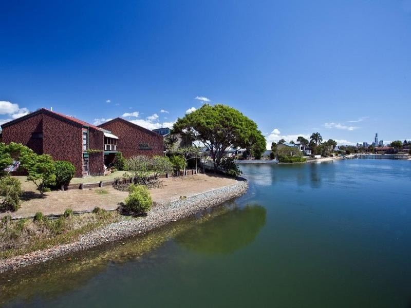 3 ‘Twin Gables’, 47 Hooker Boulevard, Broadbeach Waters QLD 4218