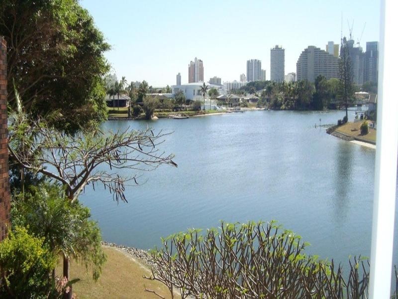 3 ‘Twin Gables’, 47 Hooker Boulevard, Broadbeach Waters QLD 4218