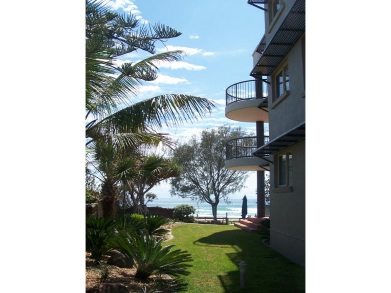 1/2 Twenty Third Avenue, Palm Beach QLD 4221