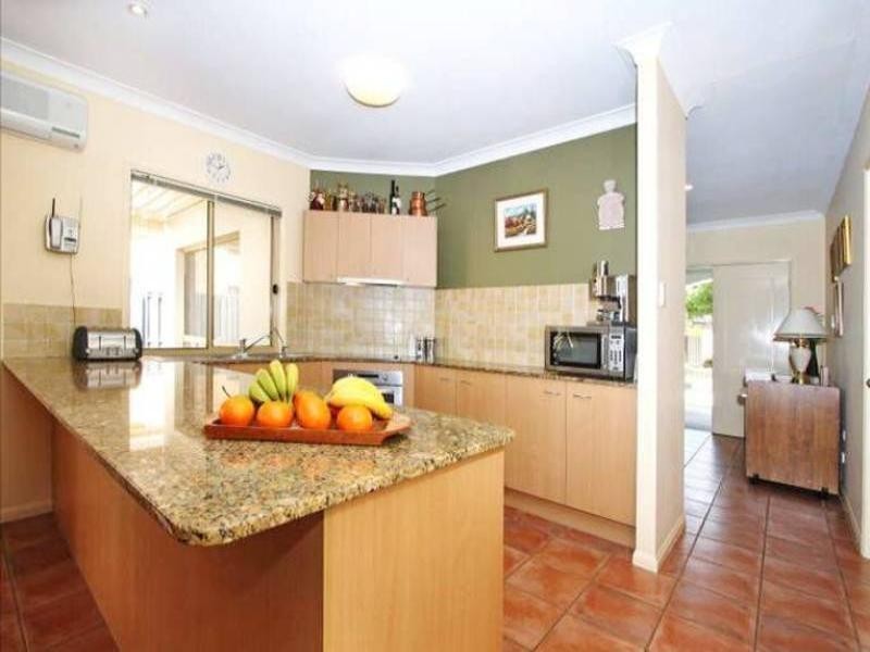 33 Gardendale Cresent, Burleigh Waters QLD 4220