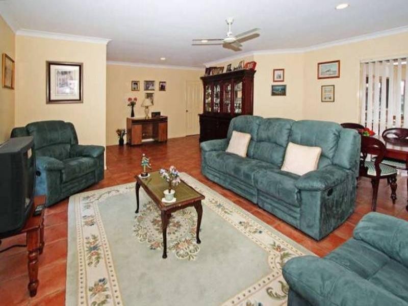 33 Gardendale Cresent, Burleigh Waters QLD 4220