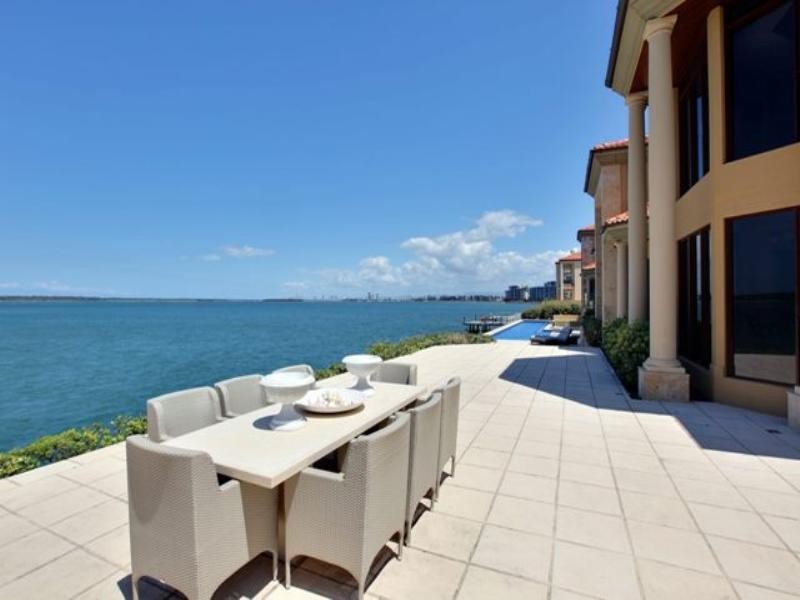 3 Sir Lancelot Close, Paradise Point QLD 4216