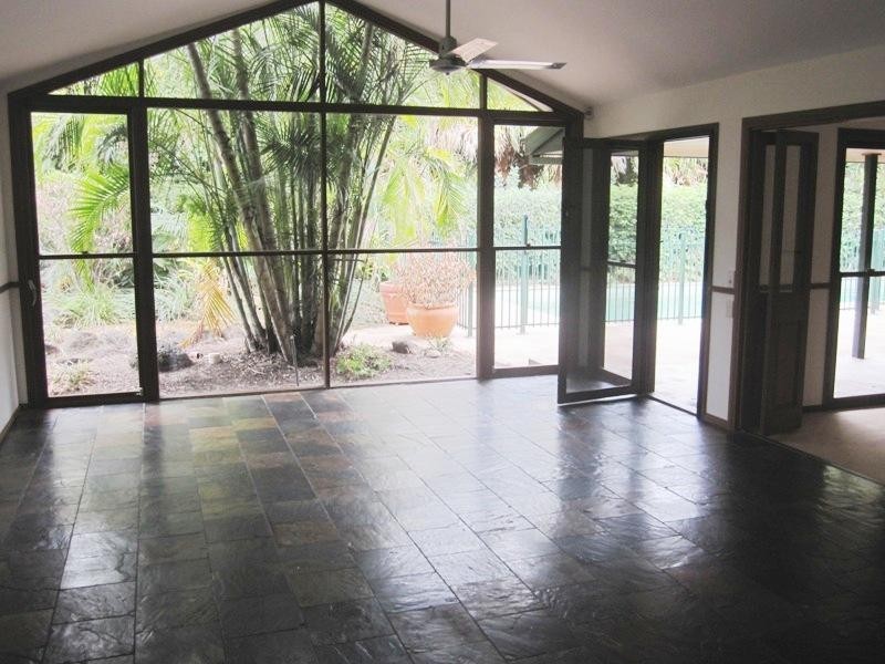 5 Bimini Court, Clear Island Waters QLD 4226