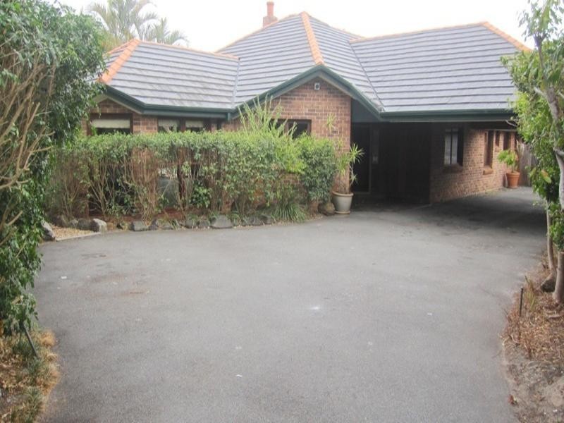 5 Bimini Court, Clear Island Waters QLD 4226