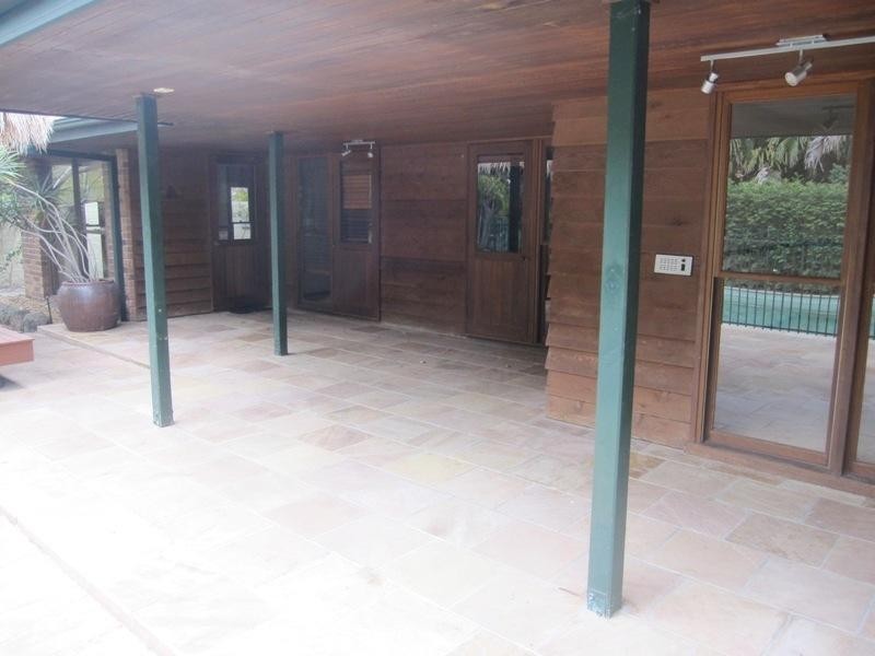 5 Bimini Court, Clear Island Waters QLD 4226