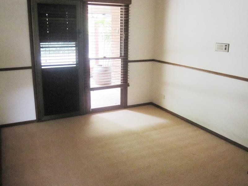 5 Bimini Court, Clear Island Waters QLD 4226