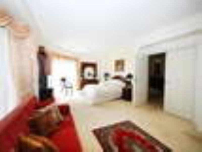 36 Istana Way, Clear Island Waters QLD 4226