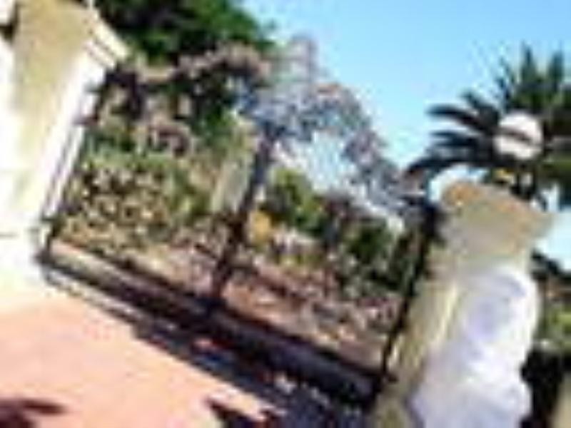 36 Istana Way, Clear Island Waters QLD 4226