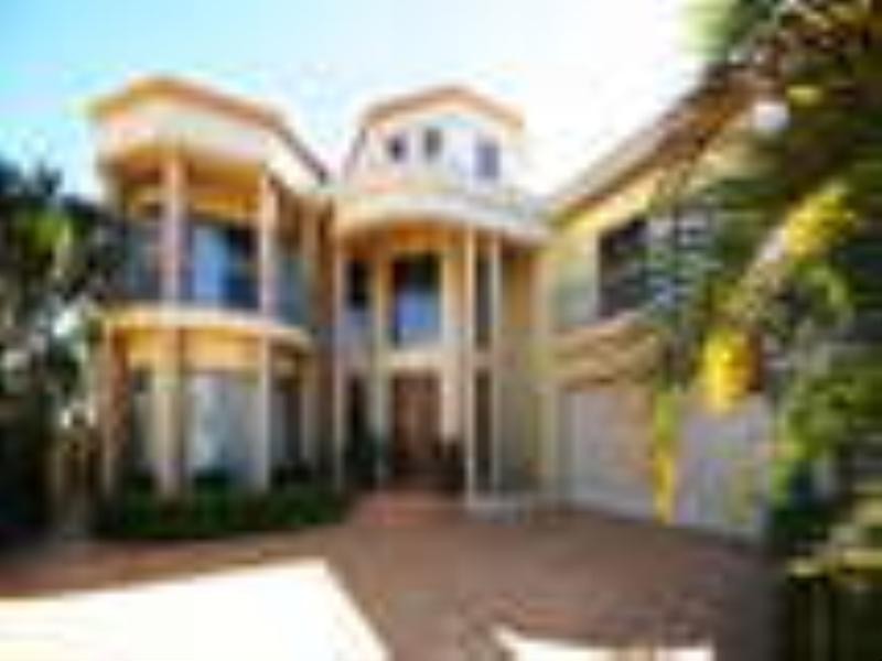 36 Istana Way, Clear Island Waters QLD 4226