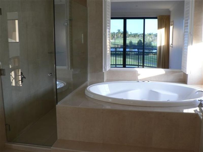 41 Meadowlake Drive, Carrara QLD 4211