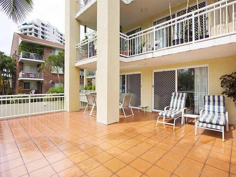 2/12 Britannia Avenue, Broadbeach QLD 4218