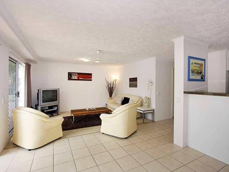 2/12 Britannia Avenue, Broadbeach QLD 4218