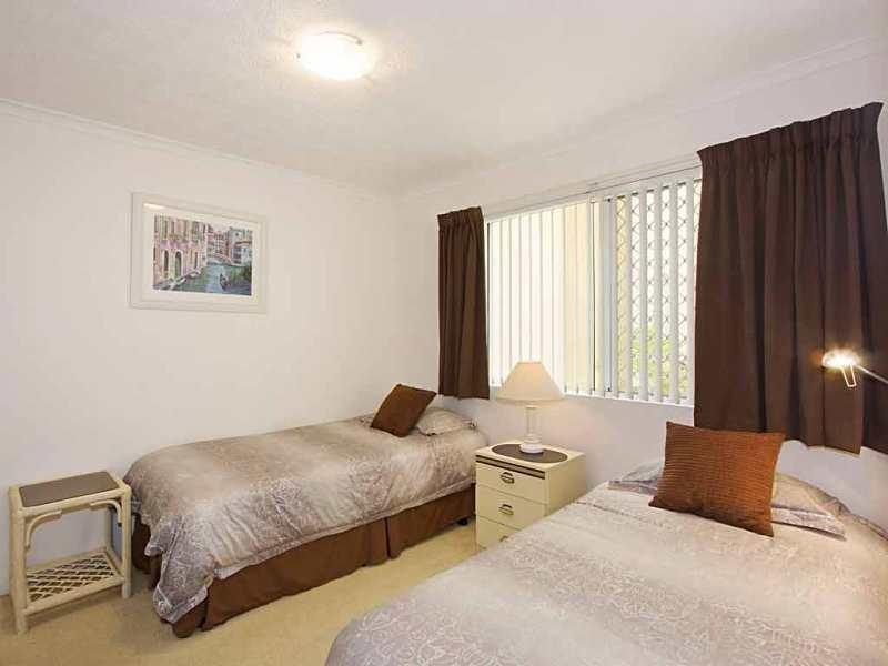 2/12 Britannia Avenue, Broadbeach QLD 4218