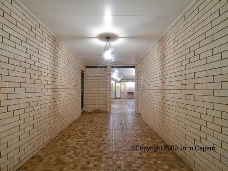 1 Meredith Drive, Broadbeach Waters QLD 4218