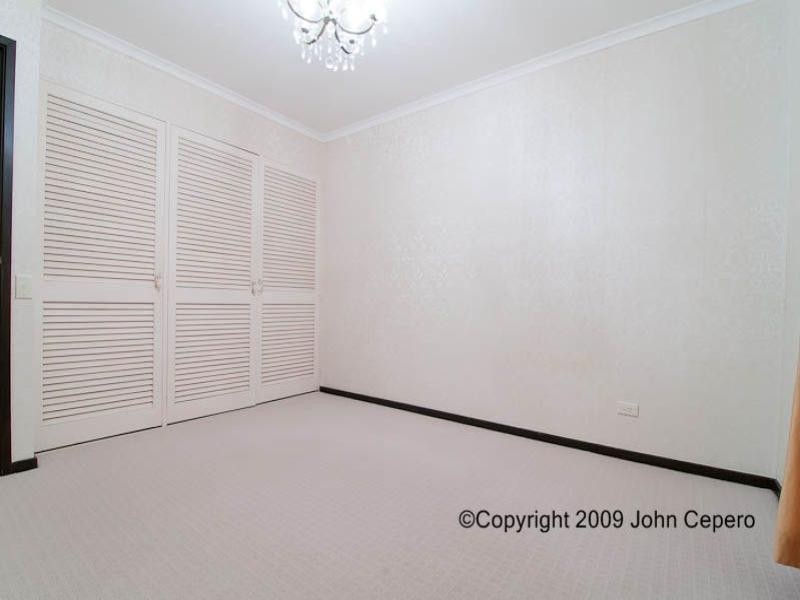 1 Meredith Drive, Broadbeach Waters QLD 4218