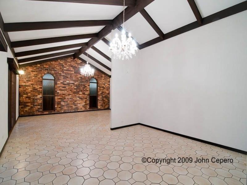 1 Meredith Drive, Broadbeach Waters QLD 4218