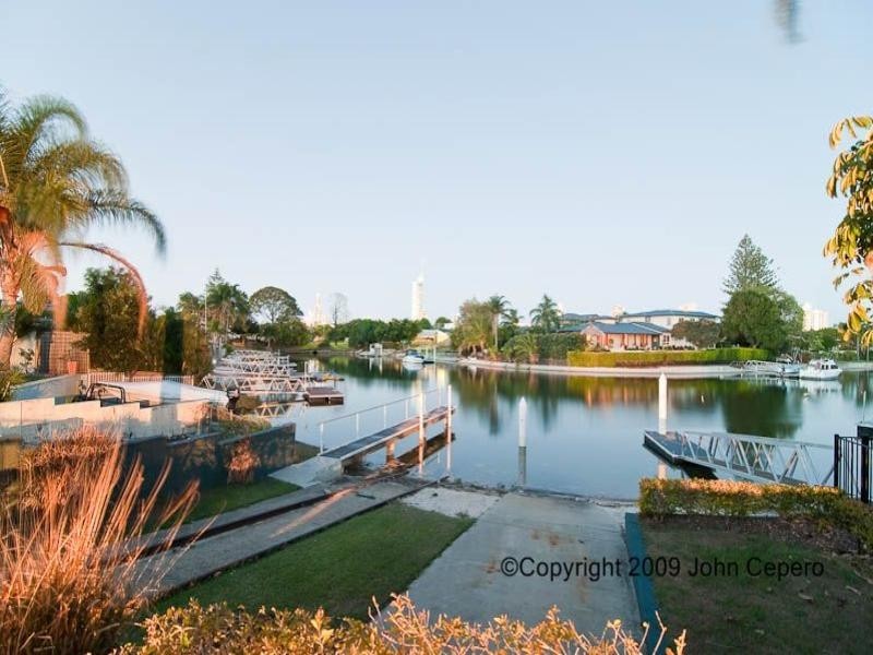 1 Meredith Drive, Broadbeach Waters QLD 4218