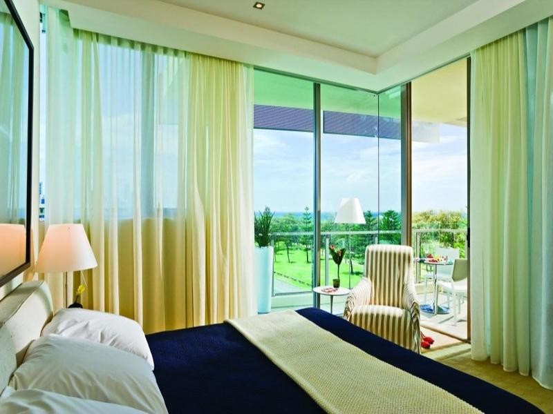 252 Hedges Avenue, Mermaid Beach QLD 4218