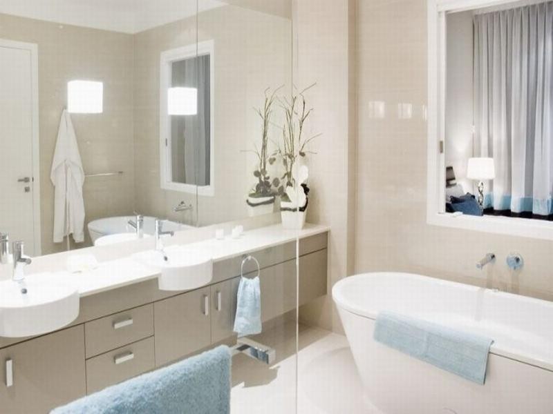 252 Hedges Avenue, Mermaid Beach QLD 4218