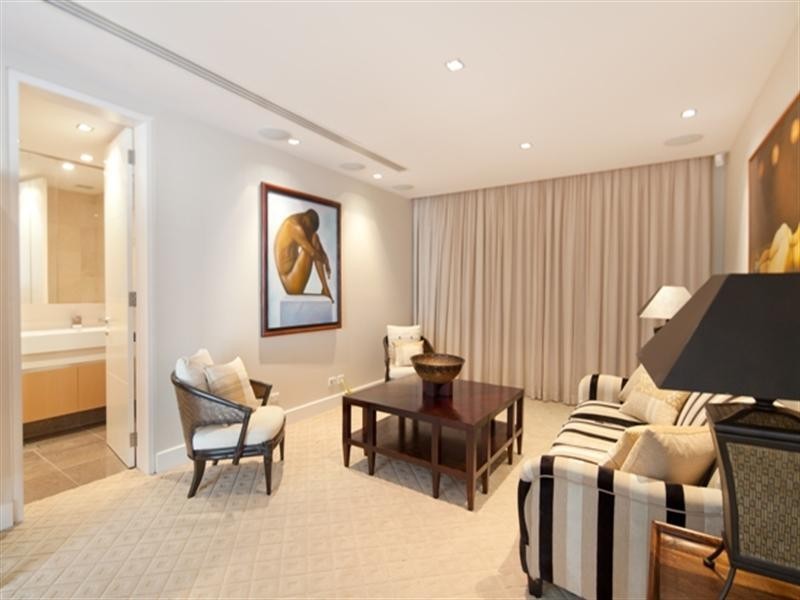 203 Hedges Avenue, Mermaid Beach QLD 4218