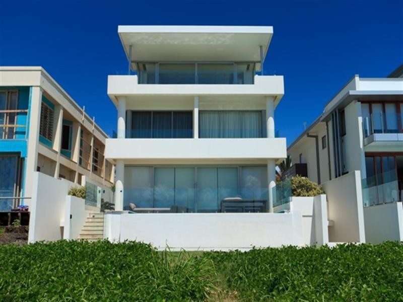 203 Hedges Avenue, Mermaid Beach QLD 4218