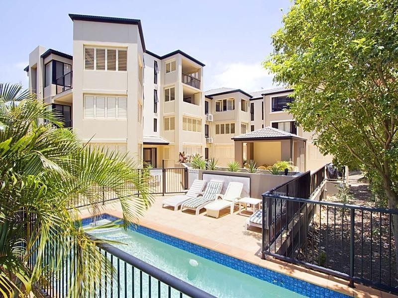 10/4 Acacia Avenue, Surfers Paradise QLD 4217