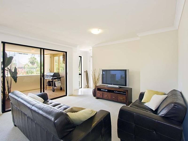 10/4 Acacia Avenue, Surfers Paradise QLD 4217