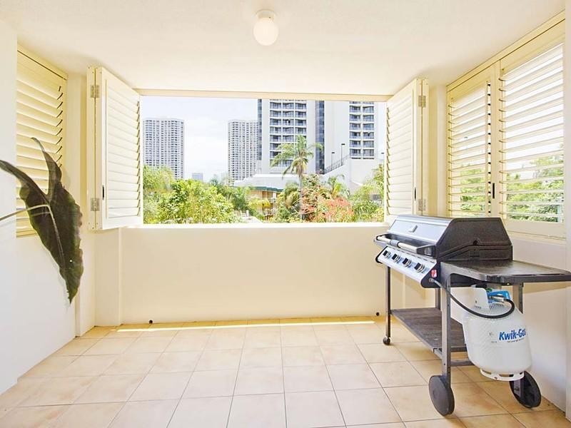 10/4 Acacia Avenue, Surfers Paradise QLD 4217