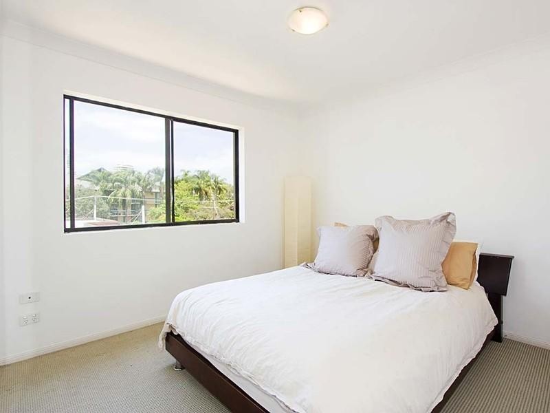 10/4 Acacia Avenue, Surfers Paradise QLD 4217