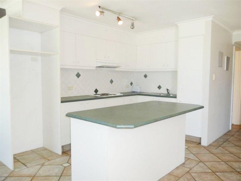 4/111 Rio Vista Boulevard, Broadbeach Waters QLD 4218