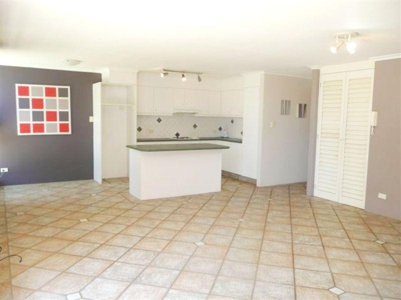 4/111 Rio Vista Boulevard, Broadbeach Waters QLD 4218