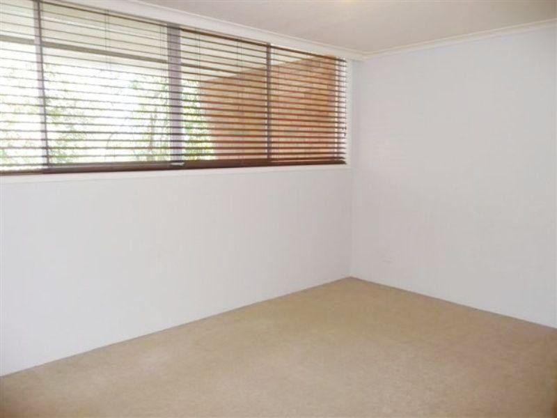 4/111 Rio Vista Boulevard, Broadbeach Waters QLD 4218