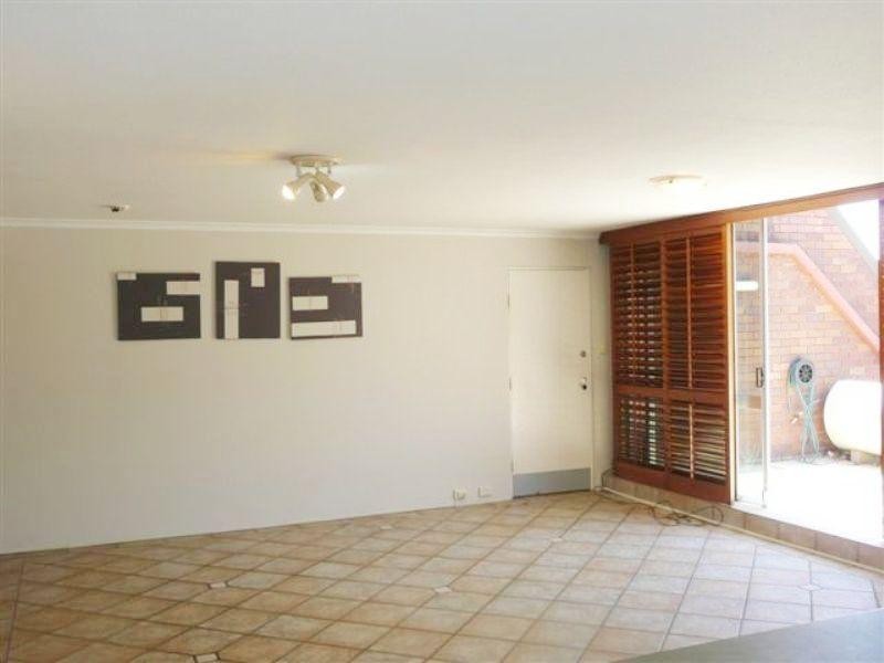 4/111 Rio Vista Boulevard, Broadbeach Waters QLD 4218