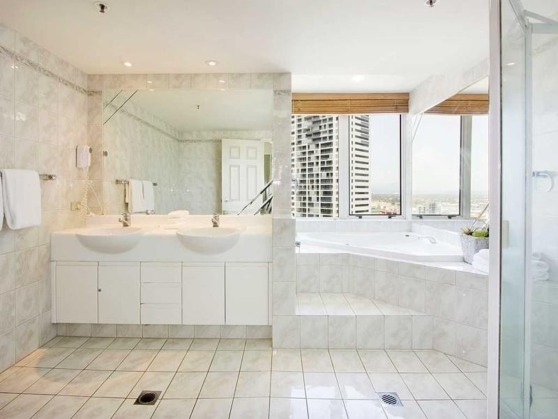 86/177 Old Burleigh Road, Broadbeach QLD 4218