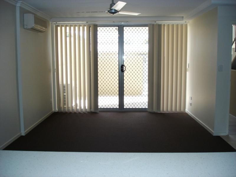 5/8-12 Proud Street, Labrador QLD 4215