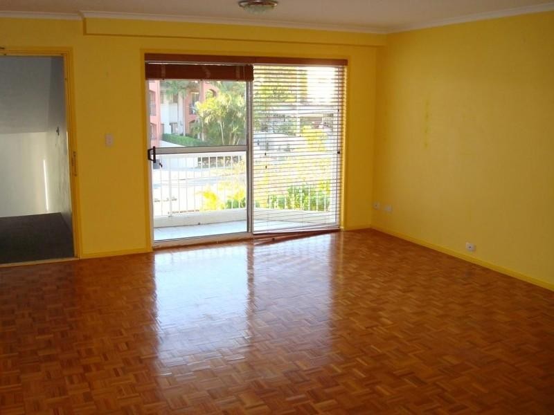 3/44 Britannia Avenue, Broadbeach QLD 4218