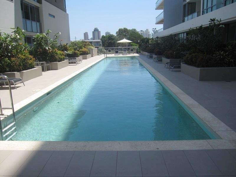 33 T.E. Peters Drive, Broadbeach Waters QLD 4218