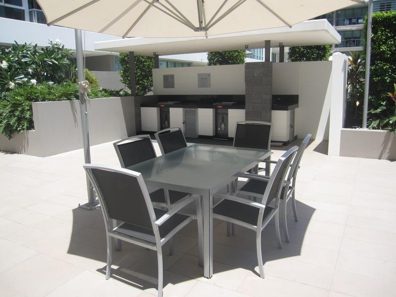 33 T.E. Peters Drive, Broadbeach Waters QLD 4218
