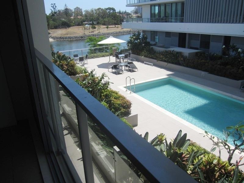 33 T.E. Peters Drive, Broadbeach Waters QLD 4218