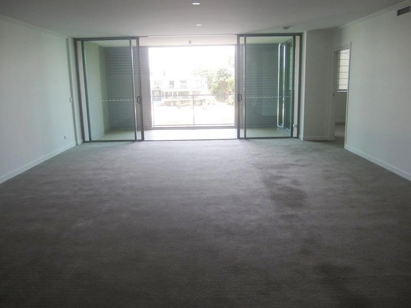 33 T.E. Peters Drive, Broadbeach Waters QLD 4218