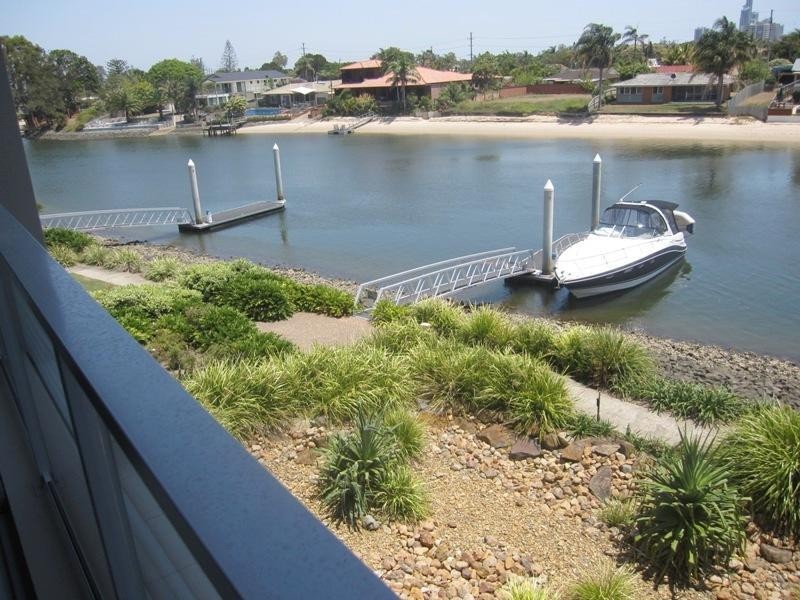 33 T.E. Peters Drive, Broadbeach Waters QLD 4218