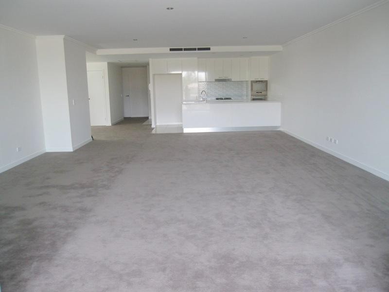 33 T.E. Peters Drive, Broadbeach Waters QLD 4218