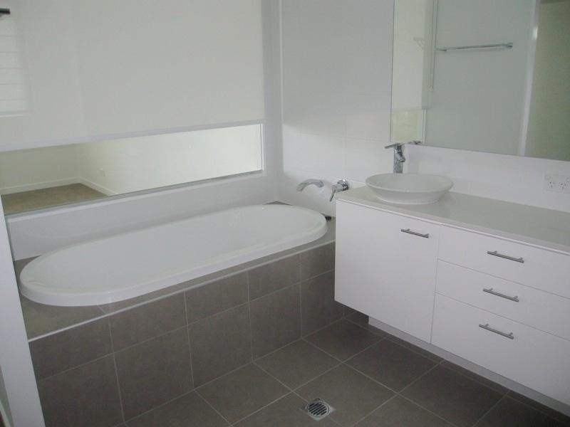 33 T.E. Peters Drive, Broadbeach Waters QLD 4218