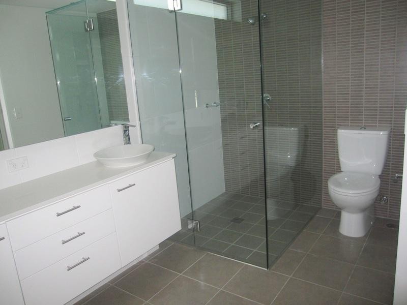 33 T.E. Peters Drive, Broadbeach Waters QLD 4218