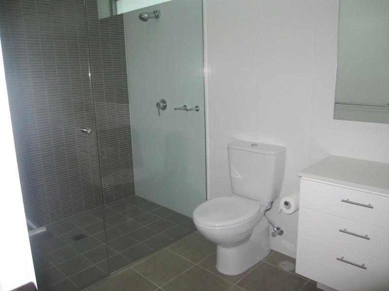 33 T.E. Peters Drive, Broadbeach Waters QLD 4218