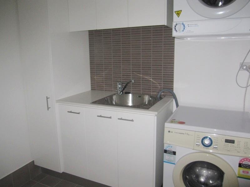 33 T.E. Peters Drive, Broadbeach Waters QLD 4218