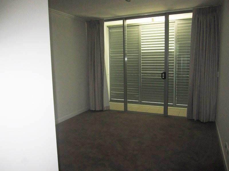 33 T.E. Peters Drive, Broadbeach Waters QLD 4218