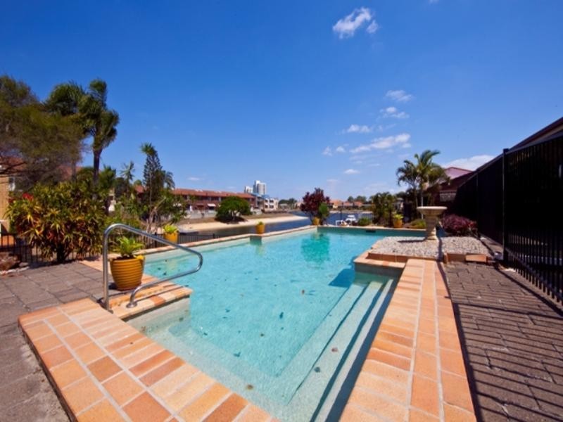 4/107 Sunshine Boulevard, Mermaid Waters QLD 4218