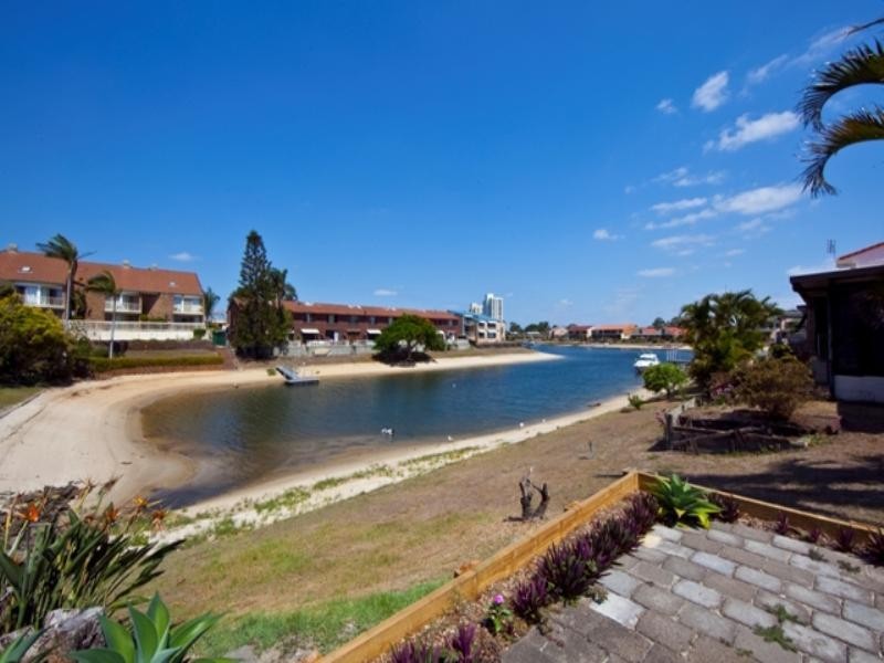 4/107 Sunshine Boulevard, Mermaid Waters QLD 4218